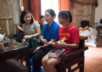 YÊU THƯƠNG VÀ GIÚP ĐỠ HAI BÉ MỒ CÔI!