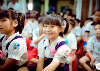 PHÉP MÀU CHO NHỮNG ĐỨA TRẺ YẾU THẾ GIỮA CUỘC ĐỜI