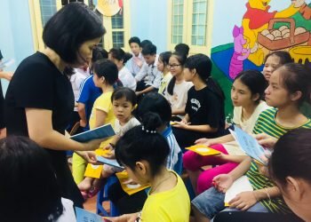 NHỮNG GIÂY PHÚT YÊU THƯƠNG Ở TRUNG TÂM NUÔI DƯỠNG TRẺ EM HỮU NGHỊ , QUẬN ĐỐNG ĐA, HÀ NỘI