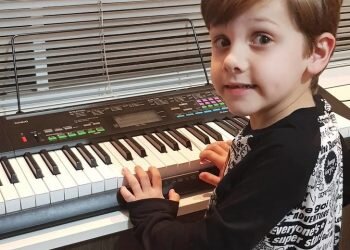 CẬU BÉ THẦN ĐỒNG MẮC BỆNH TỰ KỶ