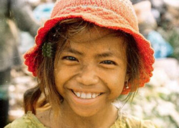 NGÀY NÀO CÒN ĐI NHẶT RÁC, GIỜ CÔ BÉ NÀY CÓ CUỘC SỐNG KHIẾN AI CŨNG GHEN TỊ