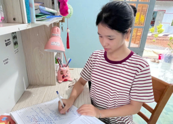 Báo Tuổi Trẻ đưa tin về Phan Thị Ánh – Thủ khoa khối C00 của tỉnh